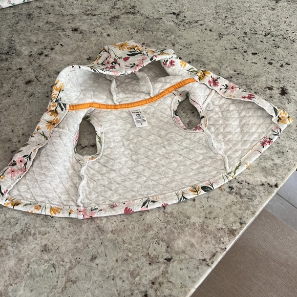 Carters | Heather Gray Floral Quilted Vest | Newborn - Picture 4 of 5
